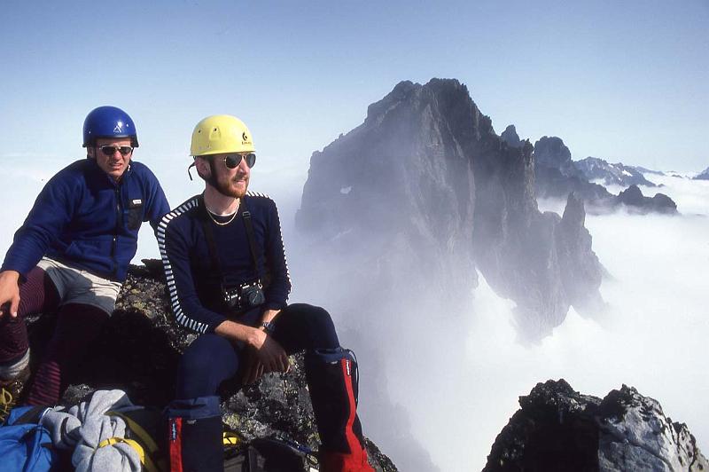 1986-060 Lemah 1 Peak Aug-1986 Summit.jpg